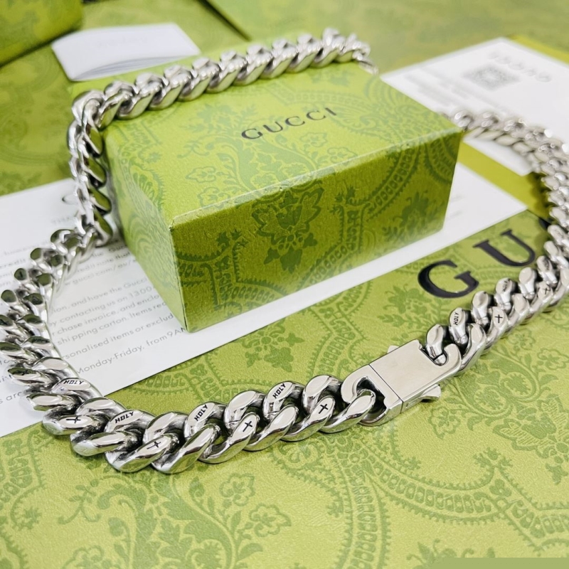 G*u*i necklaces